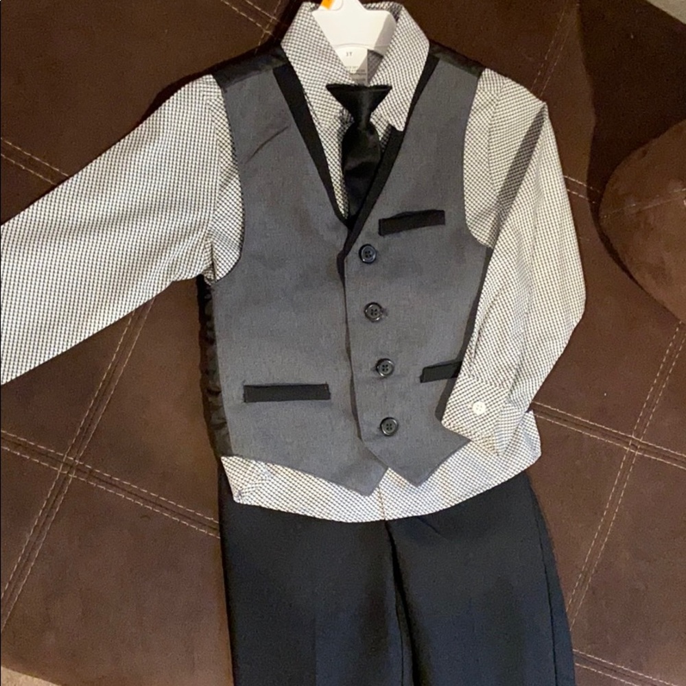 Van Heusen Toddler Boys 4-pc. Suit Set LIKE NEW